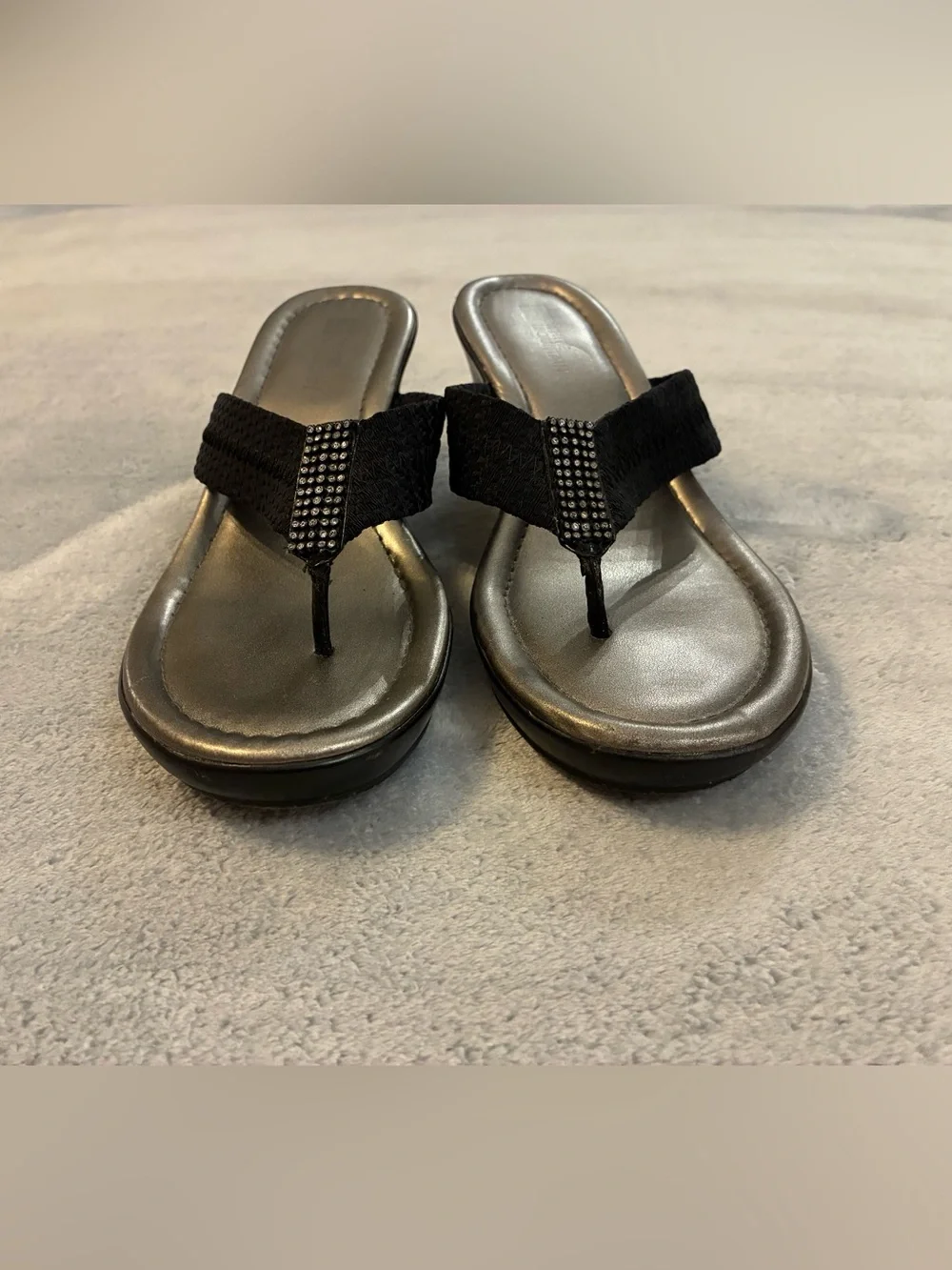 Women's White Mountain Brand Black Rhinestone Wedge Thong Sandals - Size 6